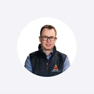 Man wearing glasses and a Sika-branded vest, smiling in a circular profile photo.